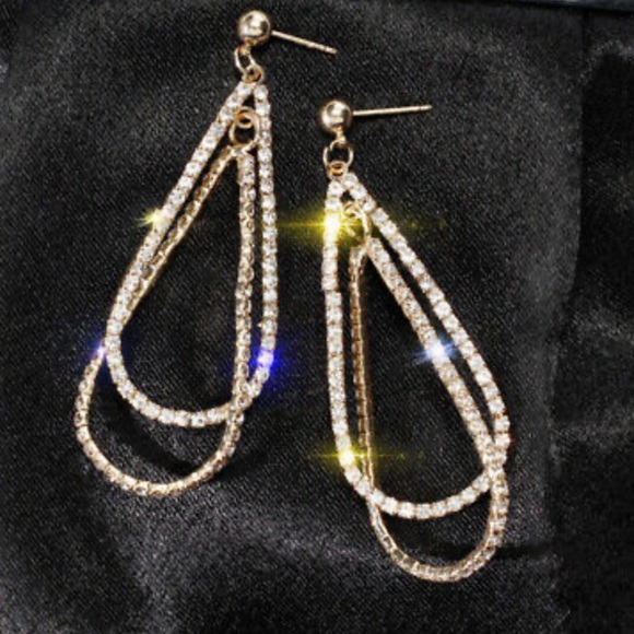 NEW 18k Gold Plated Beautiful Earrings - Picture 2 of 6